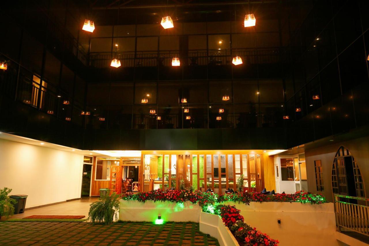 Amuse Vista Resorts And Spa Anachal Dış mekan fotoğraf